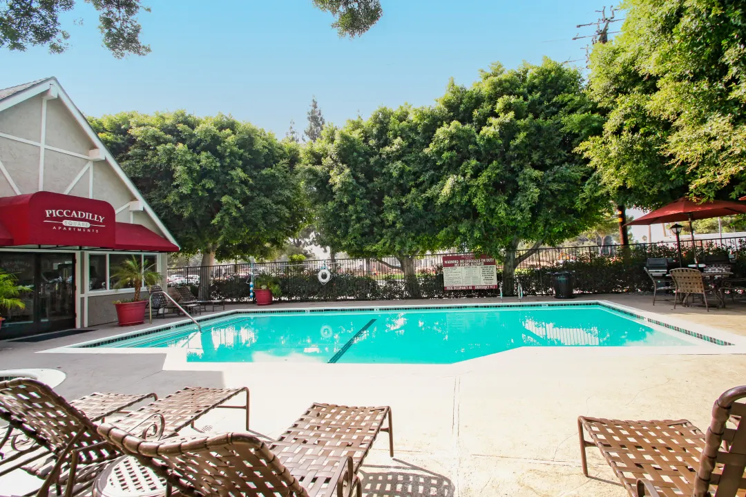 Piccadilly Square Apartments - Fullerton, CA 92831