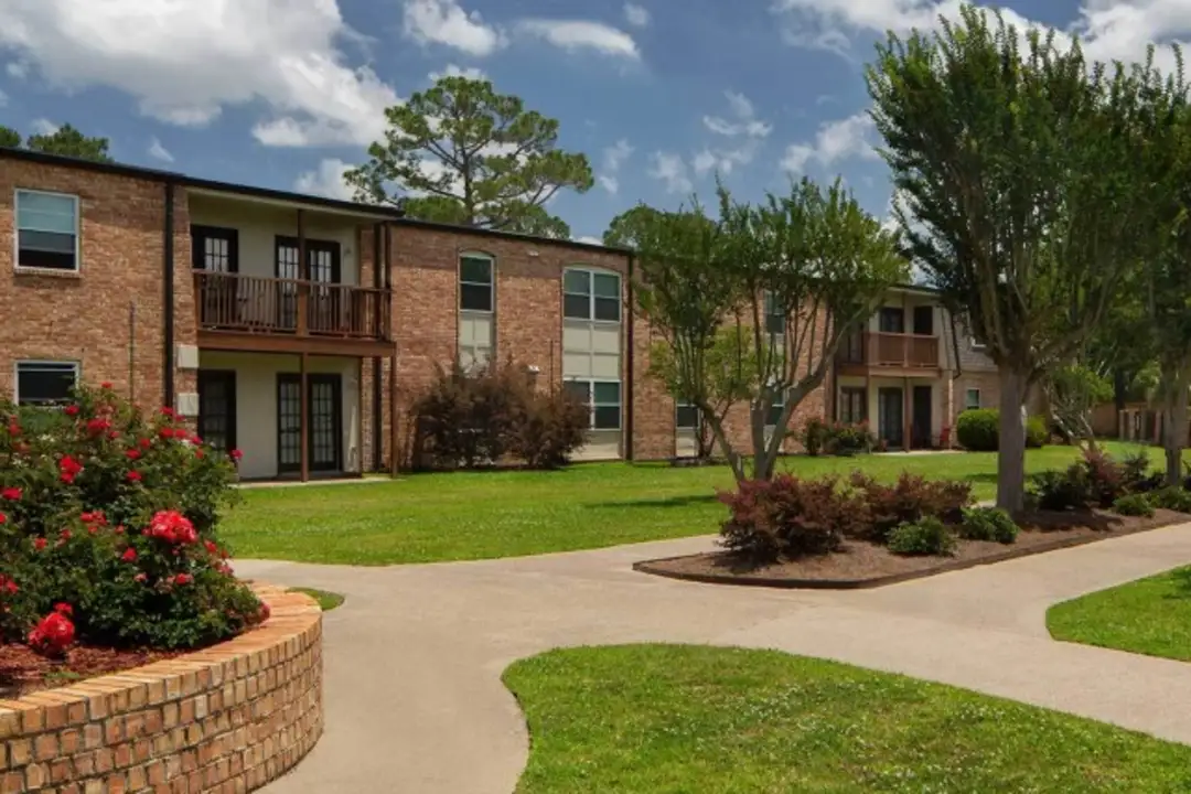 Bella Of Baton Rouge 1855 Boulevard De Province Baton Rouge La Apartments For Rent Rent Com
