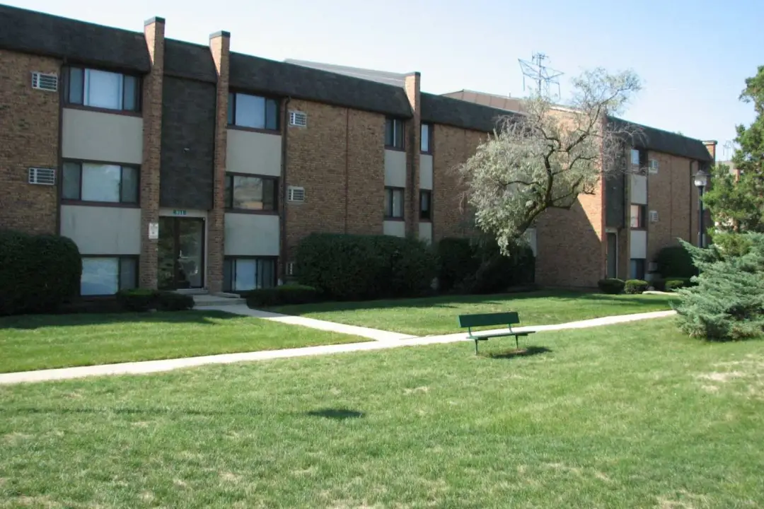 Larkin Village 947 Lois Place Joliet IL Apartments for Rent