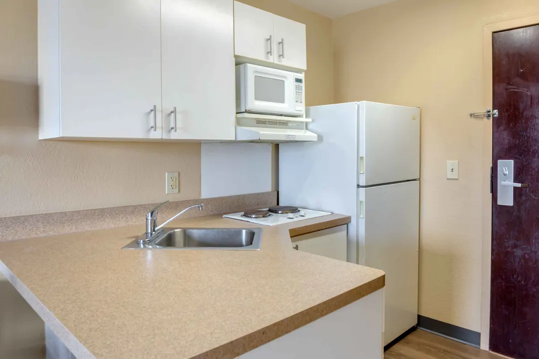 Furnished Studio Columbus NE I 270 4200 Stelzer Road