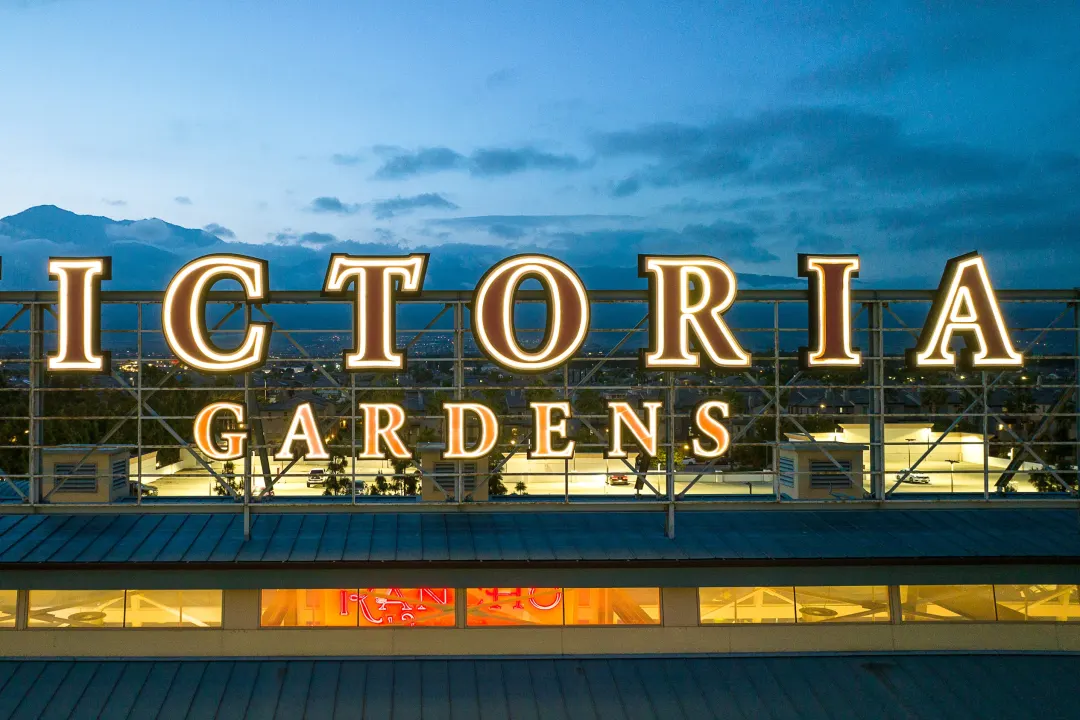 victoria gardens at night