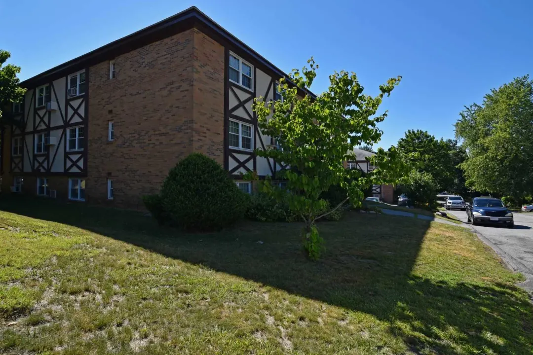 Barker Avenue Apartments 240 273 Barker Avenue Lowell MA