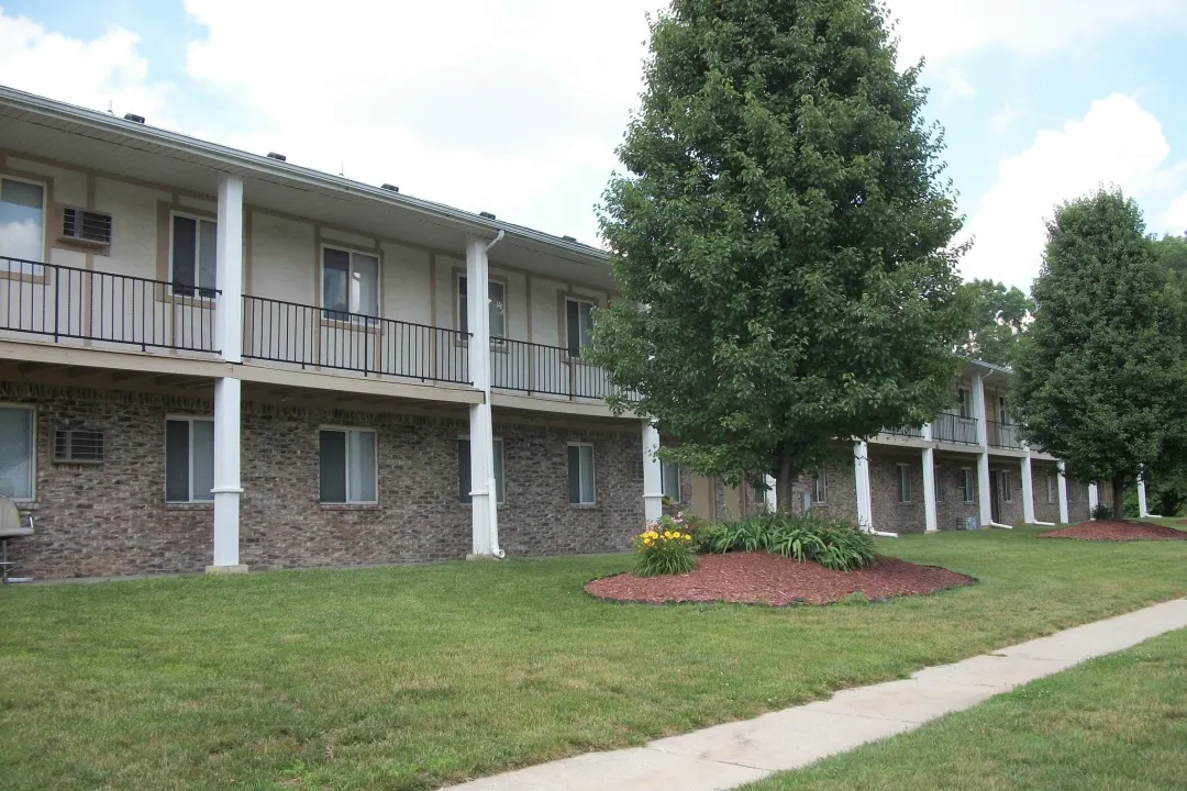 Parkside Apartments - 1408 Brookview Dr, Toledo, OH Apartments for Rent