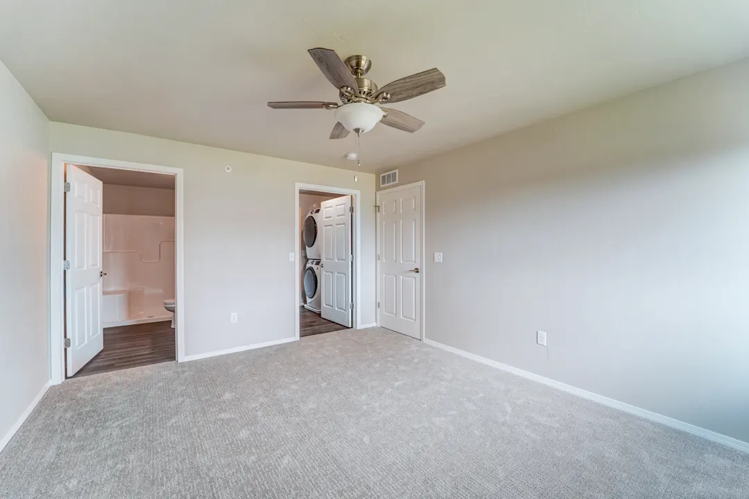 Crossroad Commons Apartments