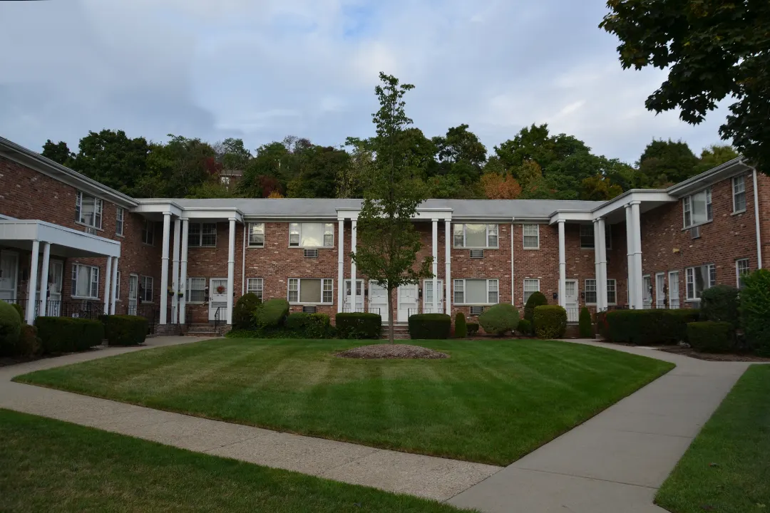 Pompton Hills Apartments