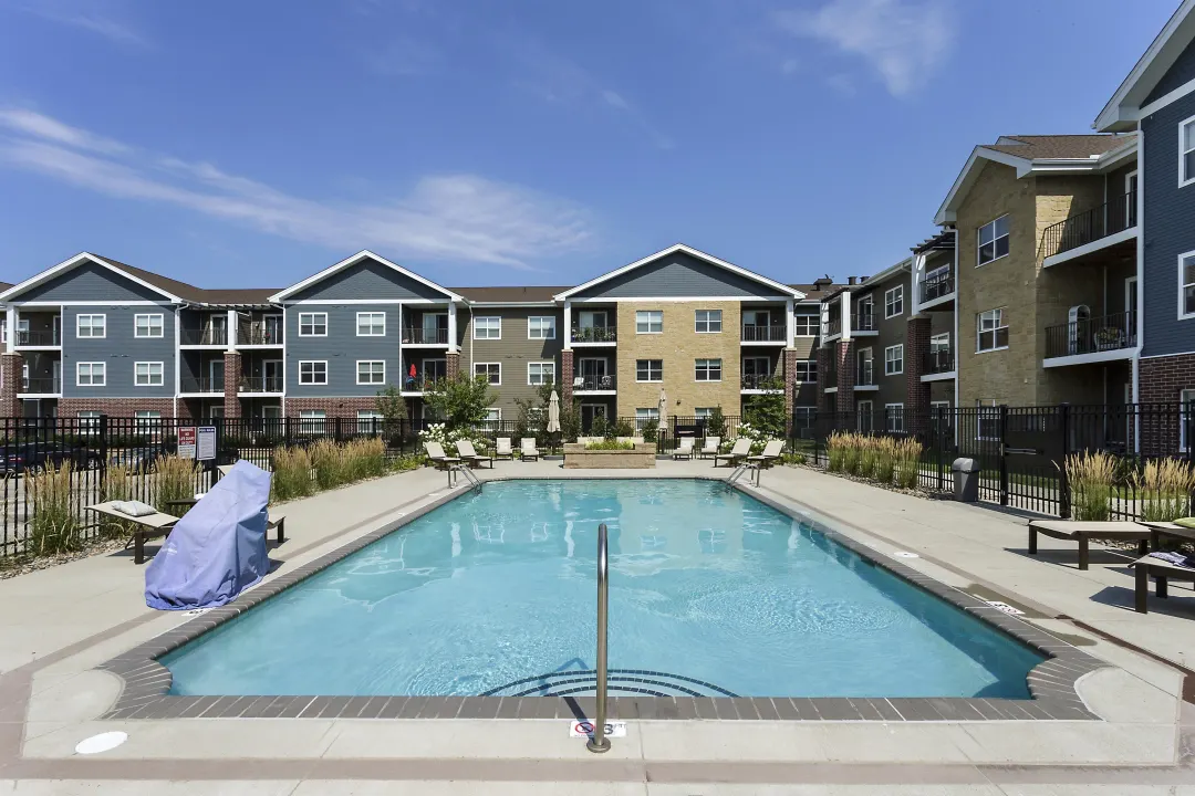 PointeWest - Apartments in West Des Moines, IA