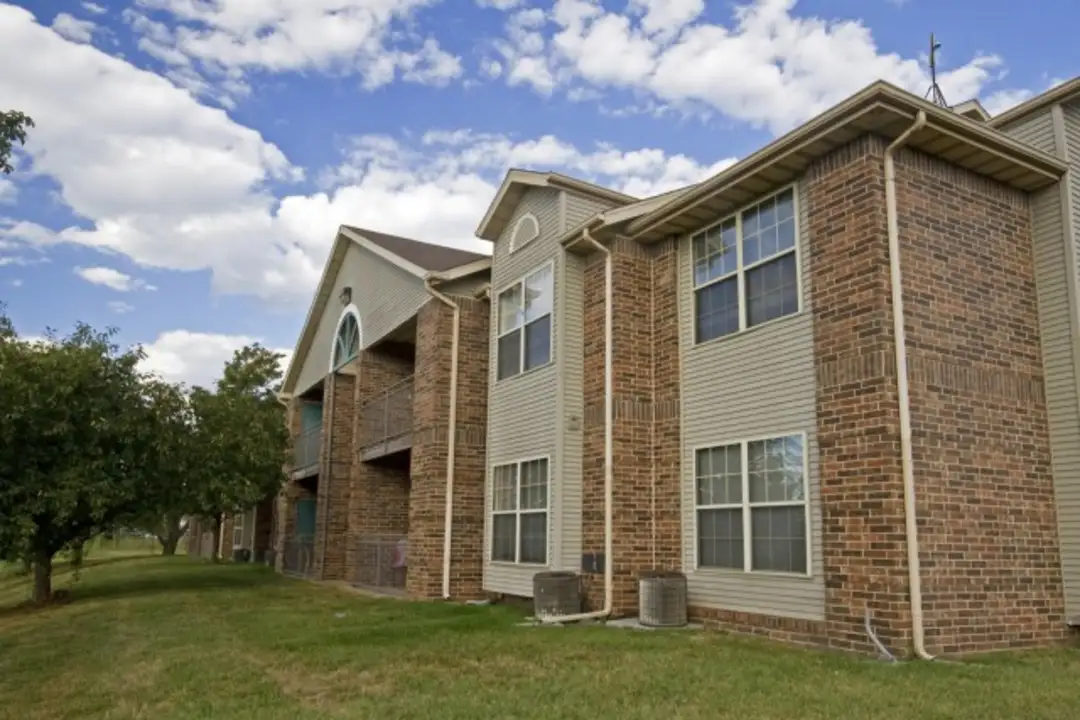 Willow Creek Apartment Homes 1645 W Walnut Lawn St Springfield Mo Apartments For Rent Rent Com