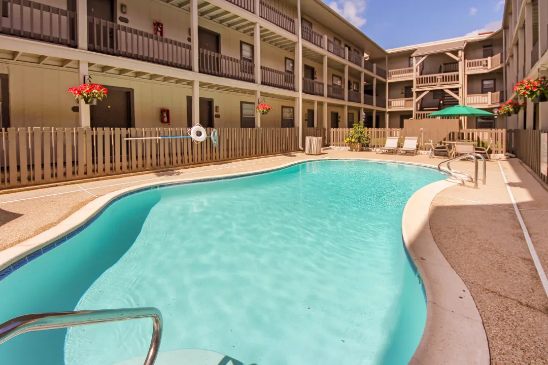 Covington Square Apartment Homes 4828 Zenith St Metairie, LA