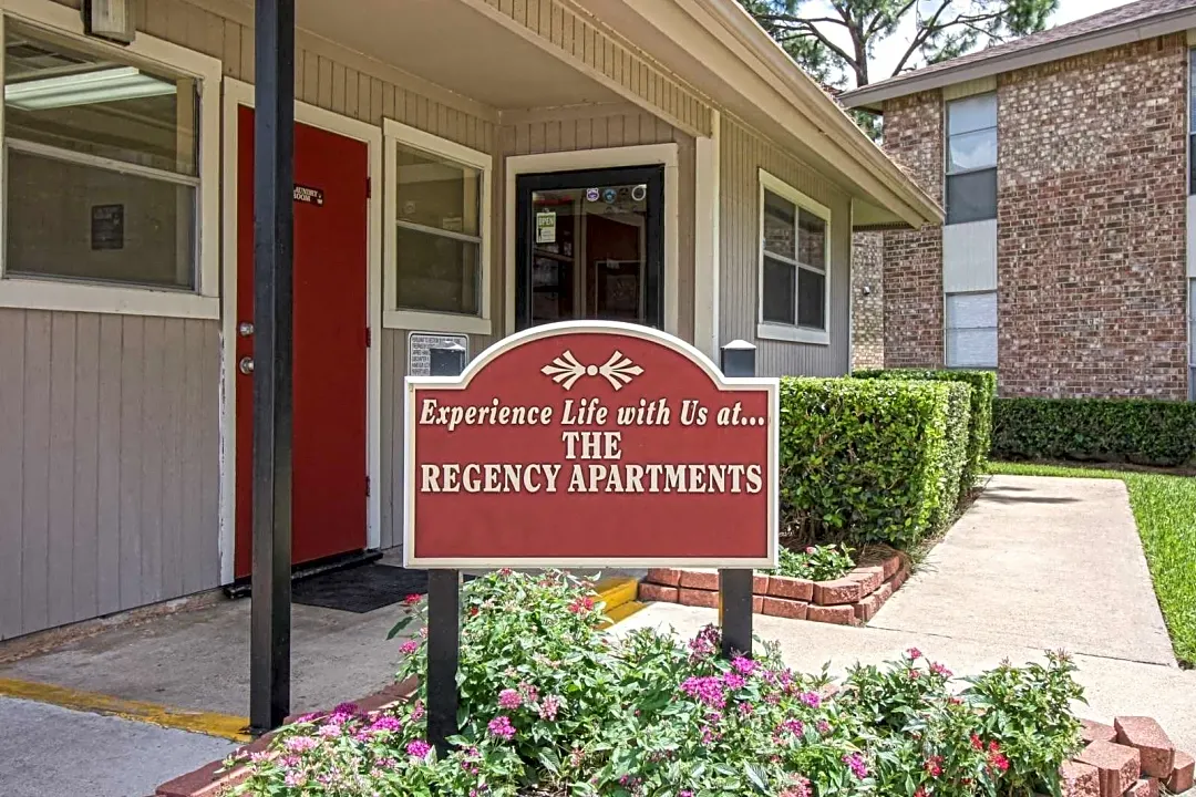 Regency Apartments 4075 Laurel St Beaumont TX Apartments for