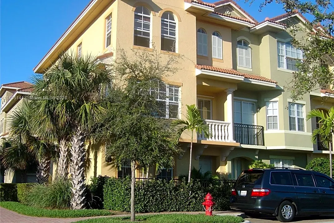 Apartments & Townhomes in Palm Beach Gardens, FL