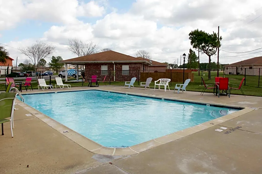 Country Village 6009 Daniel Dr Beaumont TX Apartments for