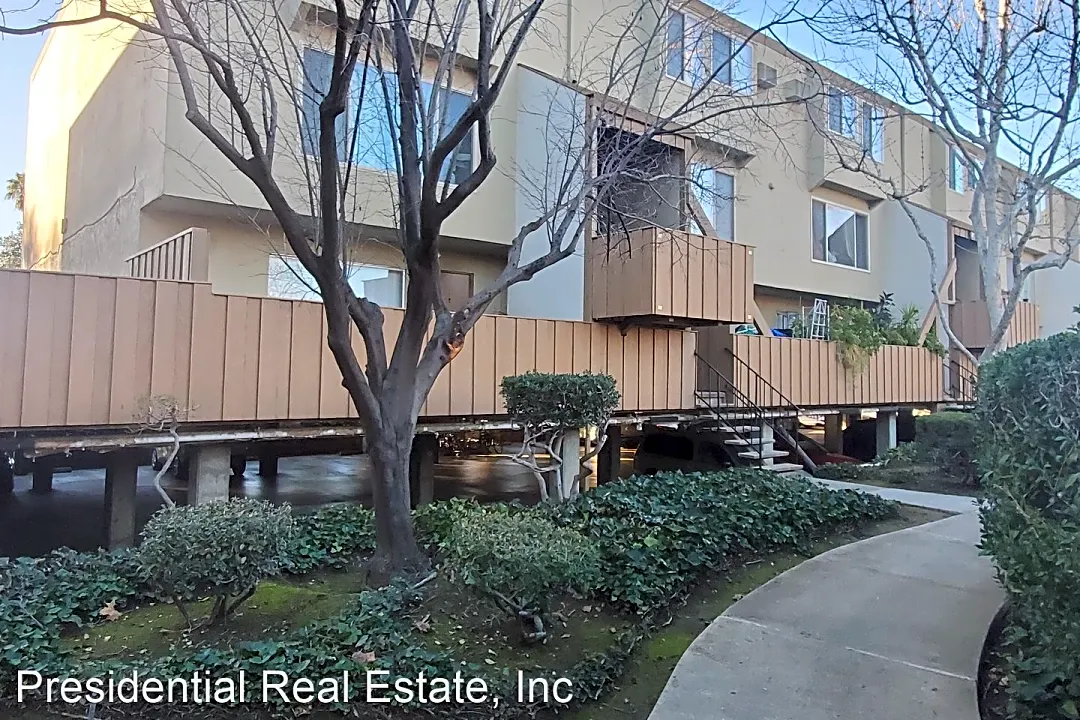 TOURING WESTGATE SHOPPING CENTER IN SAN JOSE SANTA CLARA COUNTY