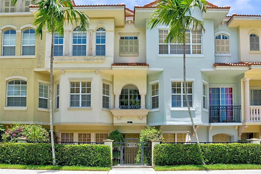 Apartments & Townhomes in Palm Beach Gardens, FL