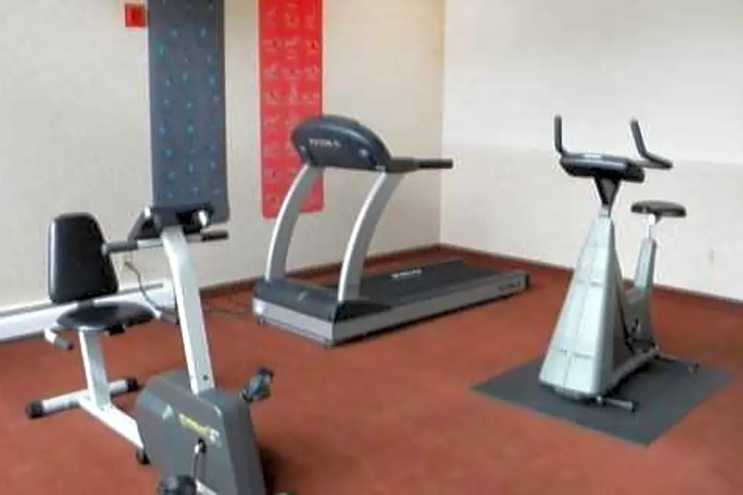 Rym clearance fit treadmill