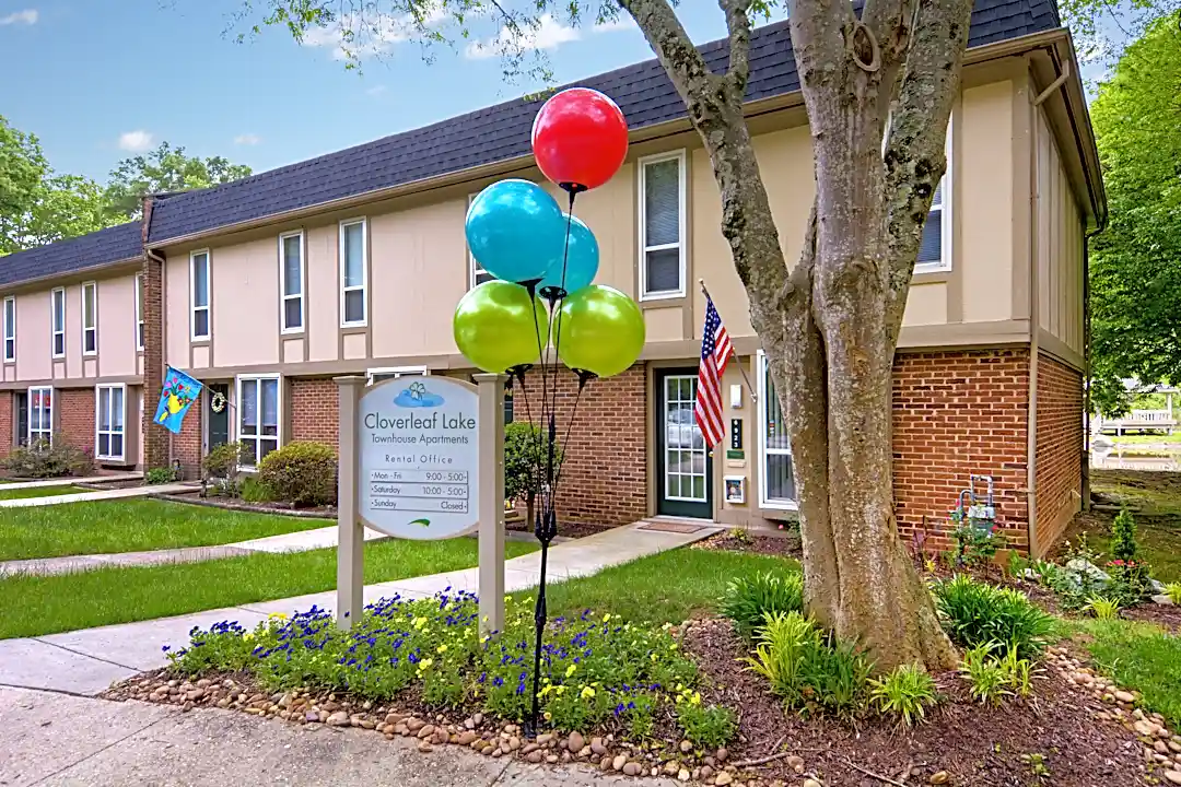 Cloverleaf townhome best sale