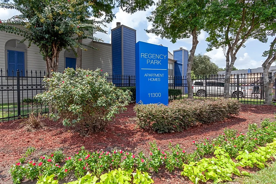 Regency Park Apartments