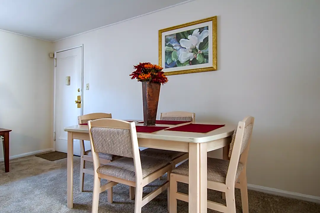 Brookside Commons Apartments East Hartford, CT 06118