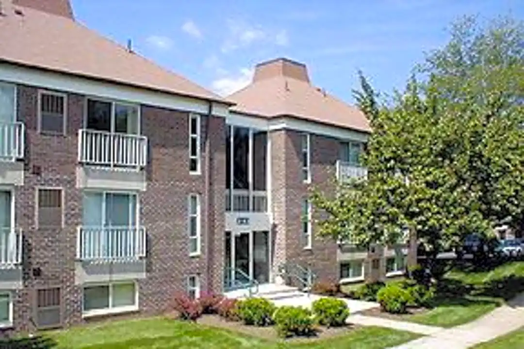 Somerset Apartments 3115 Hewitt Ave Silver Spring Md Apartments For Rent Rent Com