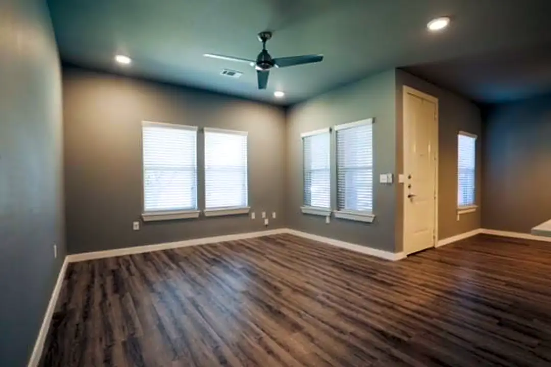 313 Tonga St, Dallas, TX Townhomes for Rent