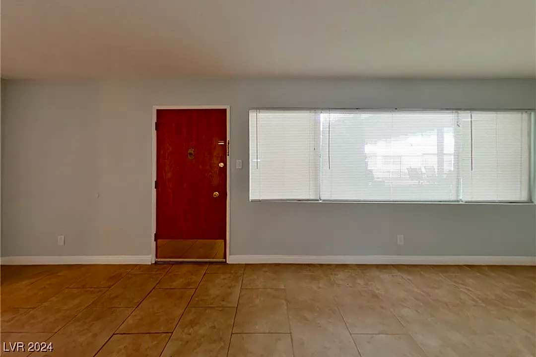 1700 Rexford Dr 105 Condos Las Vegas, NV 89104
