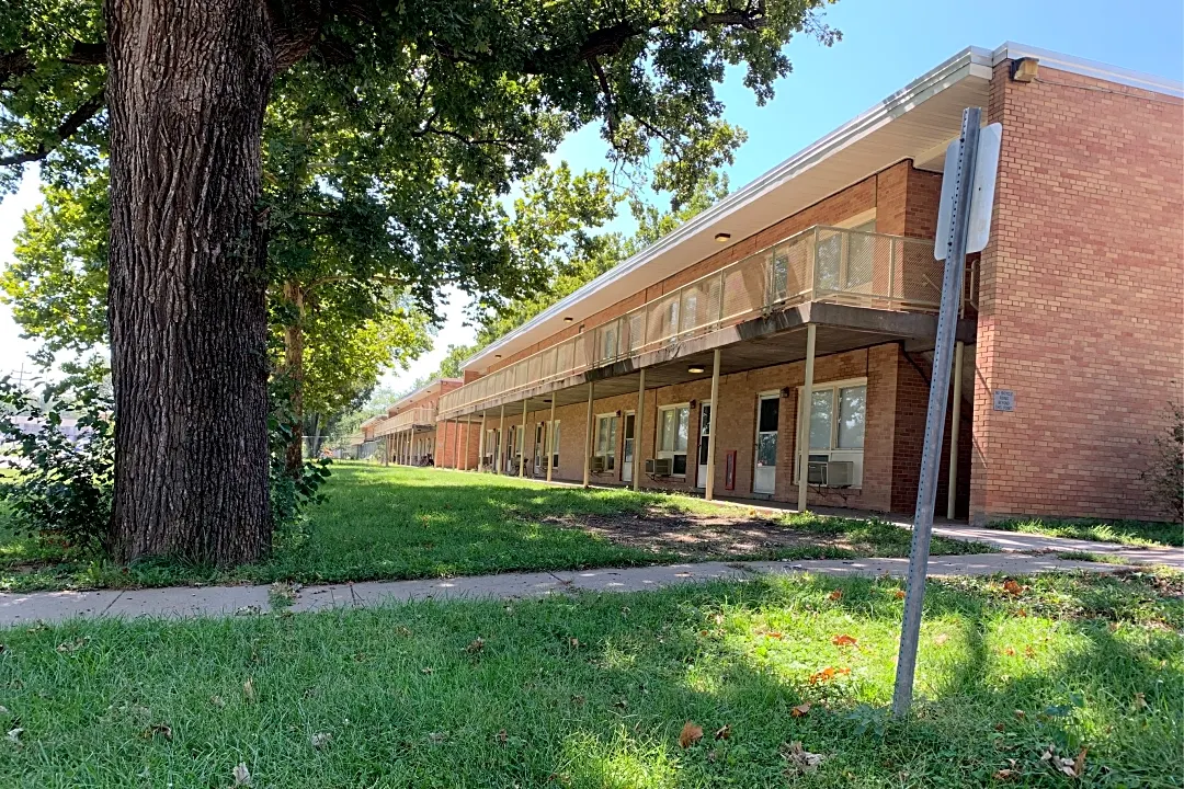 premier park apartments emporia ks