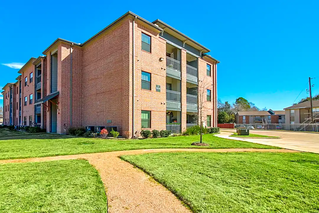 Amber Oaks 2685 Old Alvin Rd Pearland Tx Apartments For Rent Rent Com