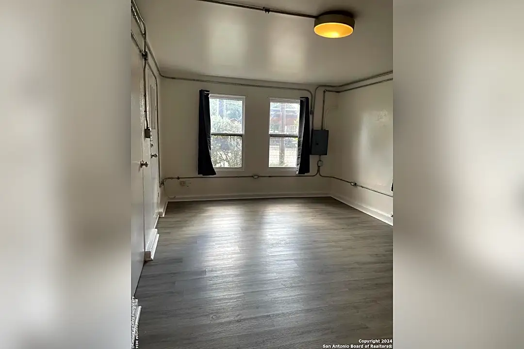 127 Clay Houses San Antonio, TX 78204