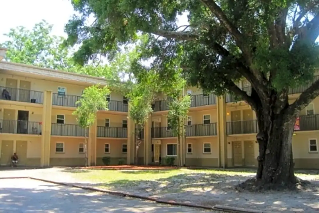 Central Court Apartments Tampa FL 33602
