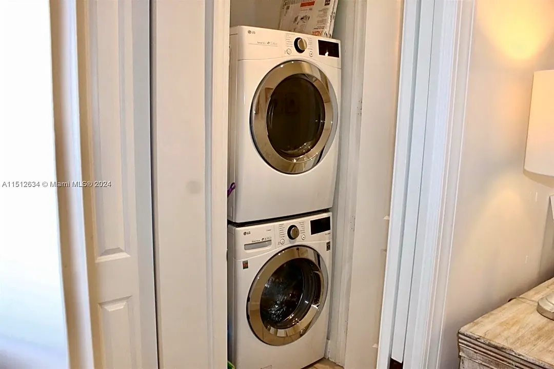 Stackable washer deals and dryer leons