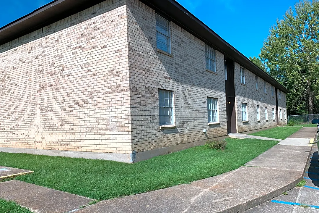 Wilshire Apartments 304 Selman Dr Monroe LA Apartments for