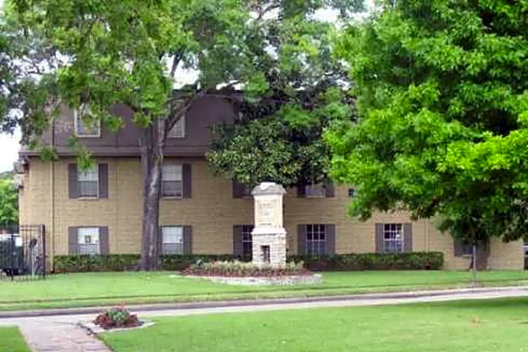 The Westcott is a pet-friendly apartment community in Houston, TX