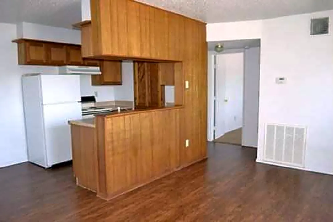 Vista Green Apartments - 7020 E Reno Ave, Oklahoma City, OK Apartments for  Rent