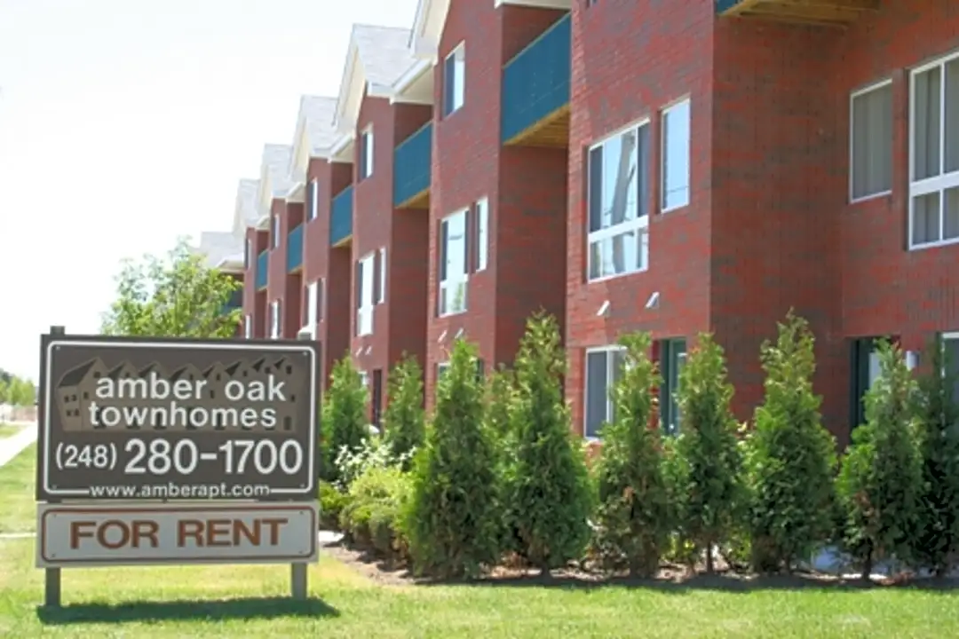 Amber Oak Townhomes 4301 4595 Coolidge Highway Royal Oak Mi Apartments For Rent Rent Com