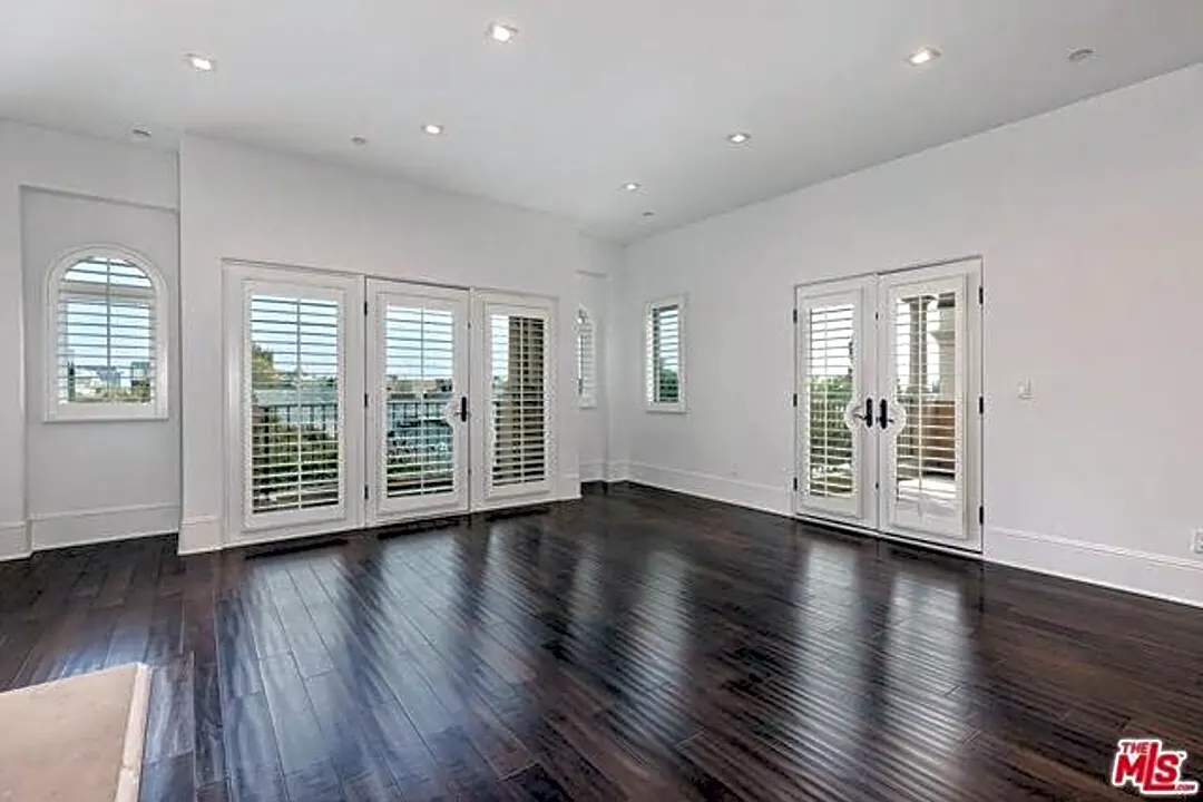 133 S Spalding Dr 133 S Spalding Dr unit 401 Beverly Hills, CA