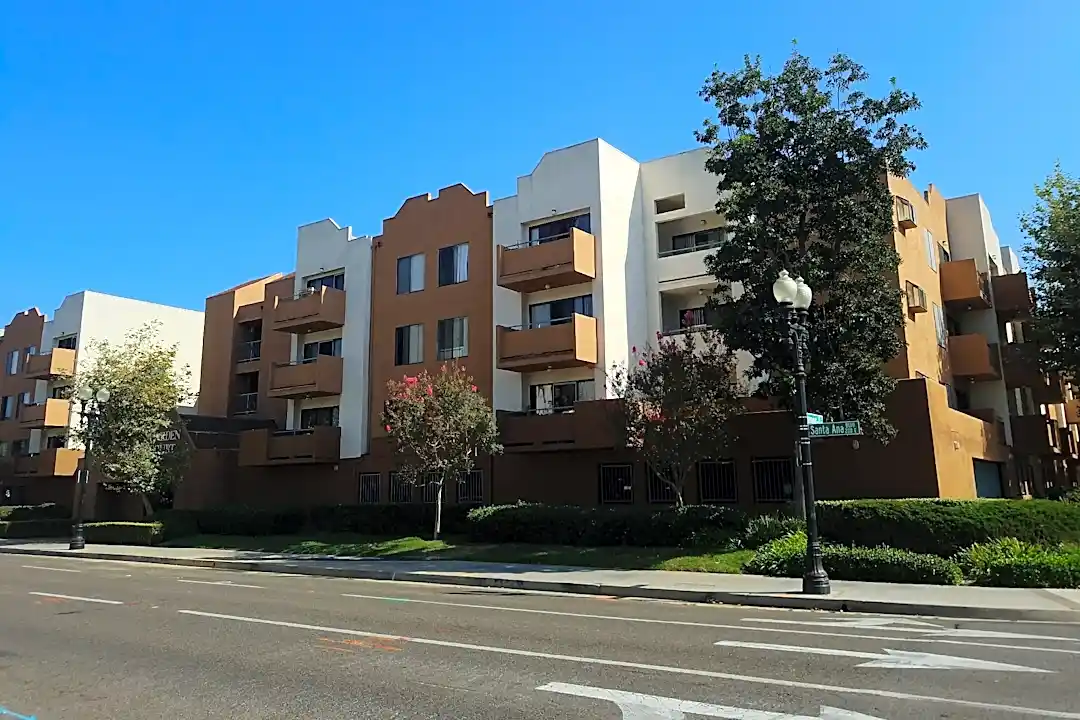 Garden Court Apartments - Santa Ana Ca 92701