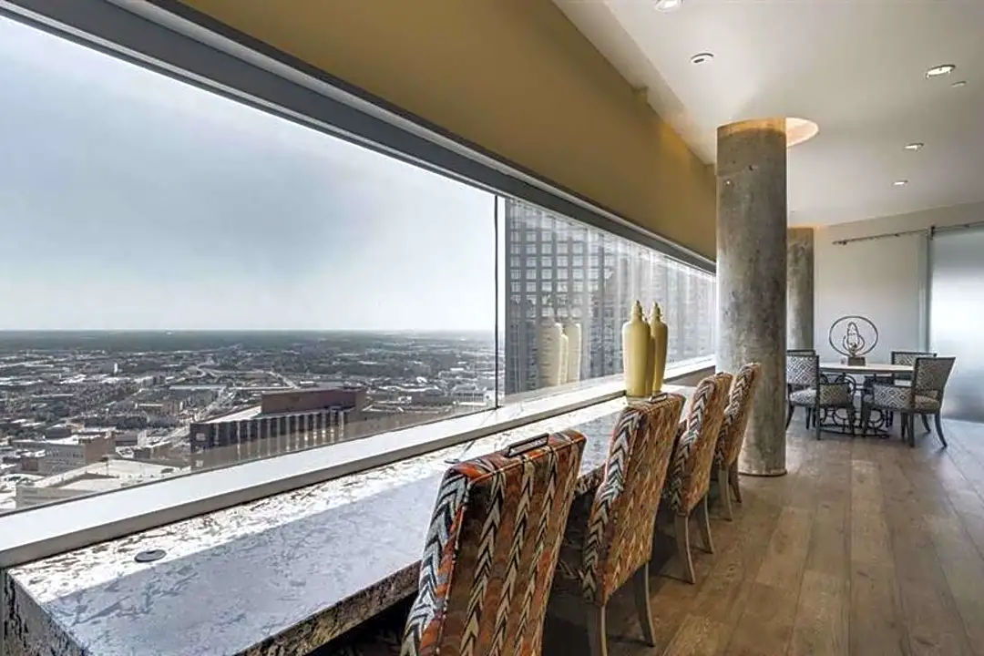 One Dallas Center Apartment Rentals - Dallas, TX
