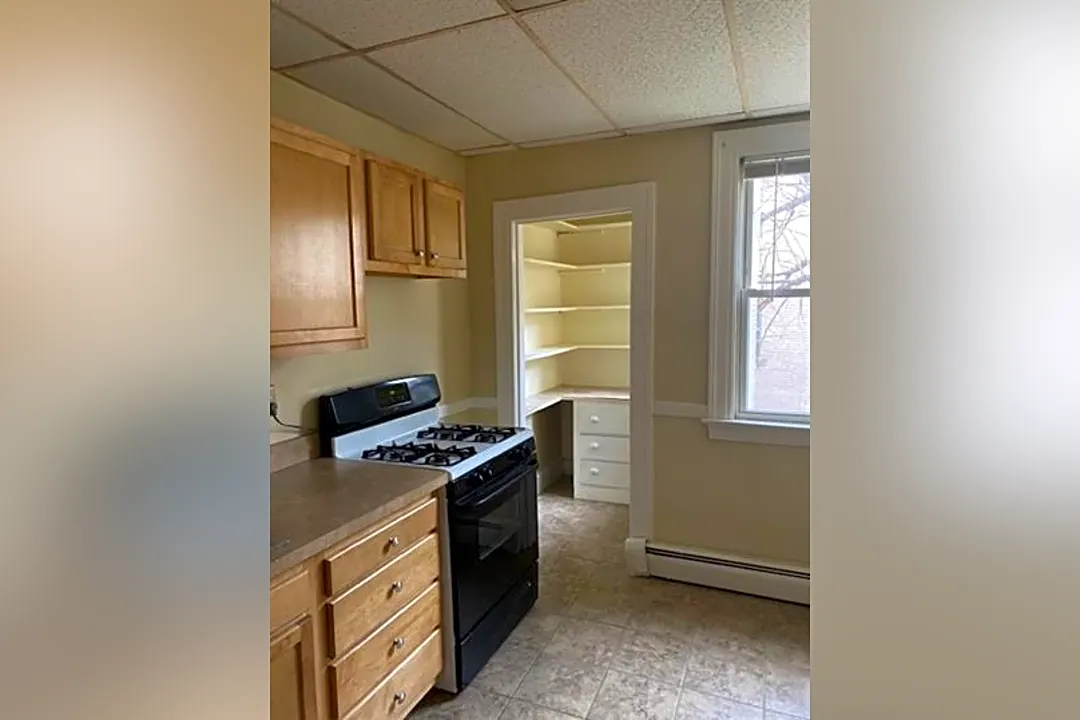 West Hartford, CT Apartments for Rent on Farmington Ave