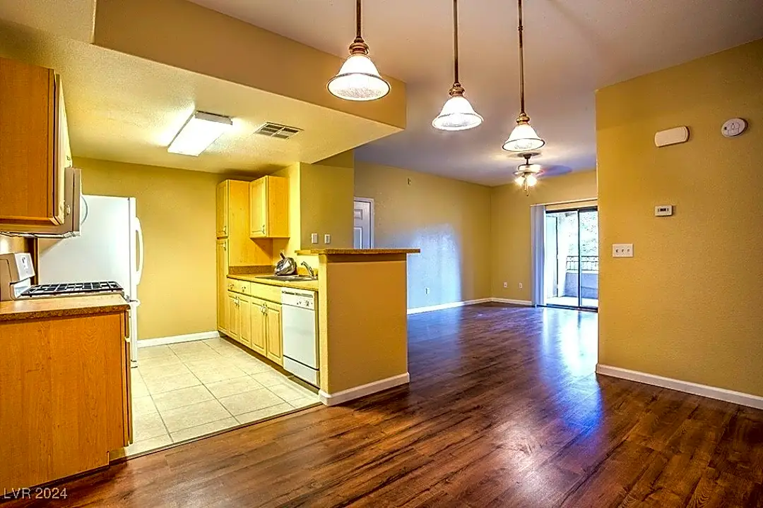 8250 N Grand Canyon Dr 2179 Condos Las Vegas, NV 89166