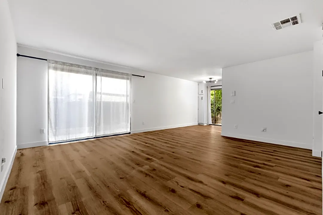 5240 Whitsett Ave 5240 Whitsett Ave unit 12 Los Angeles, CA