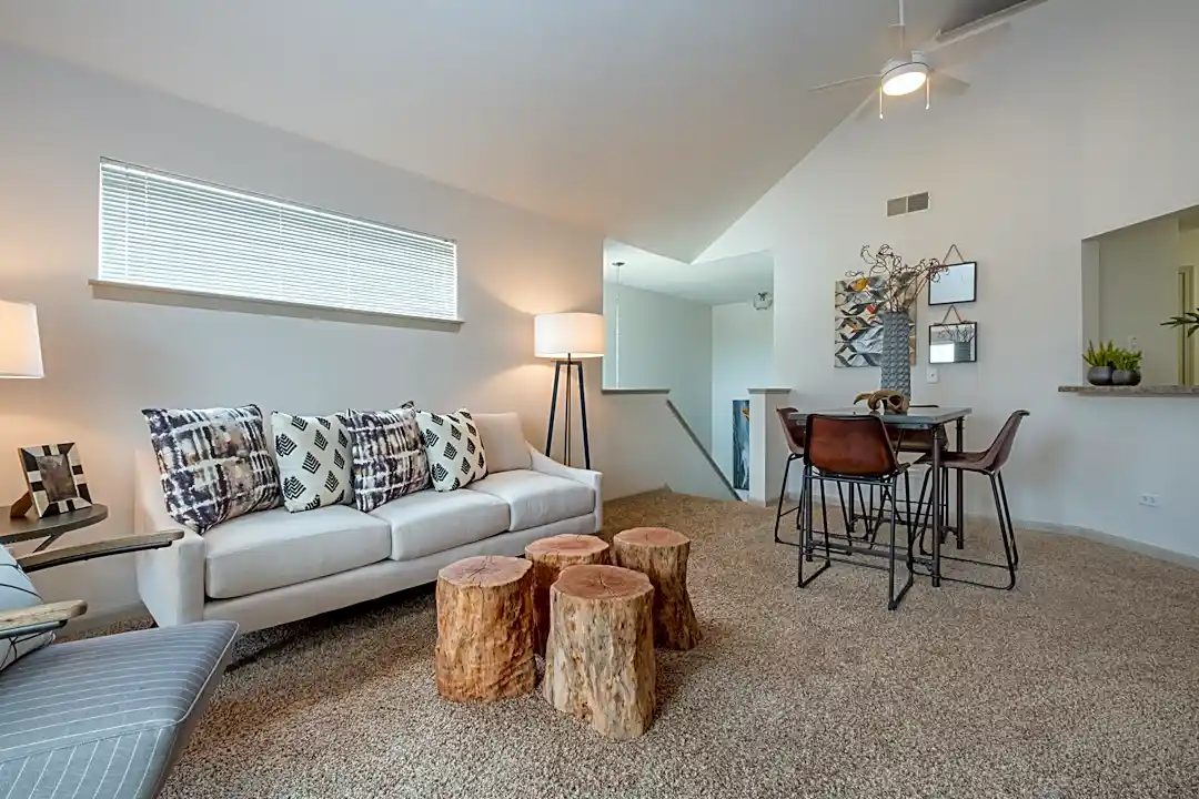 The Aventine At Oakhurst North 2800 Amli Ct Aurora Il Apartments For Rent Rent Com