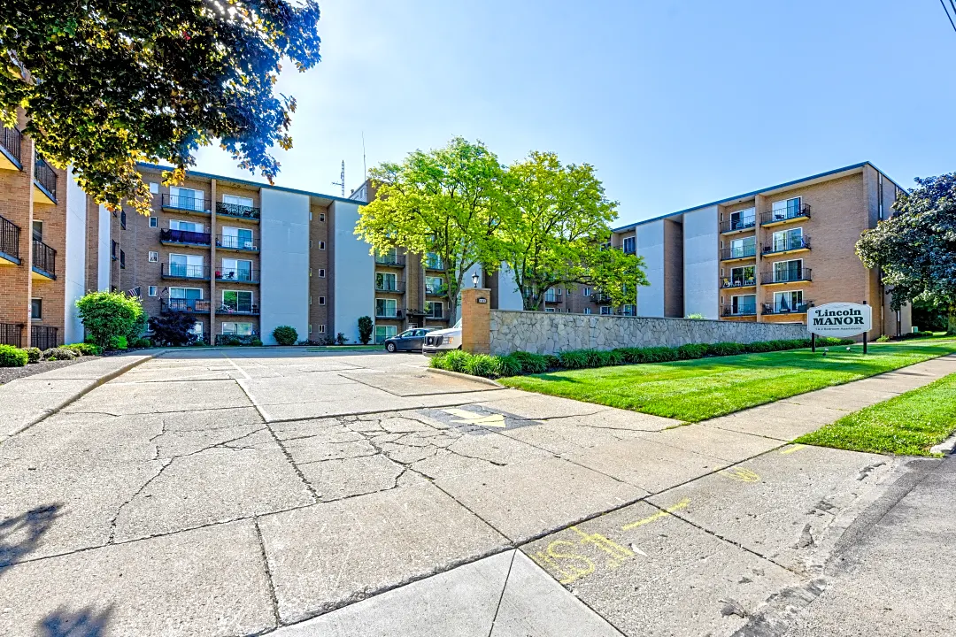 Lincoln Manor Apartments of Wadsworth Wadsworth OH 44281