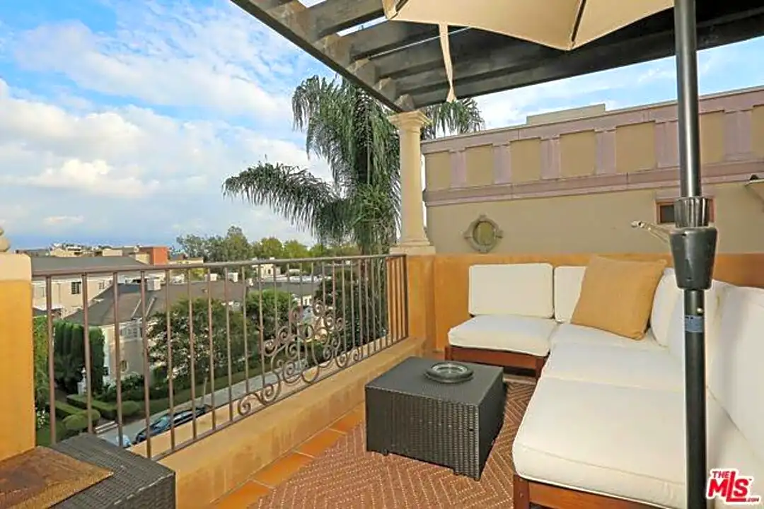 133 S Spalding Dr 133 S Spalding Dr unit 401 Beverly Hills, CA