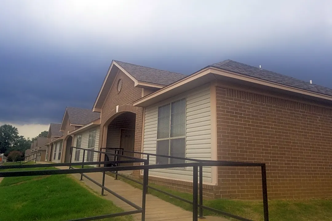 June Beene Garden Apartments - Conway, AR 72032