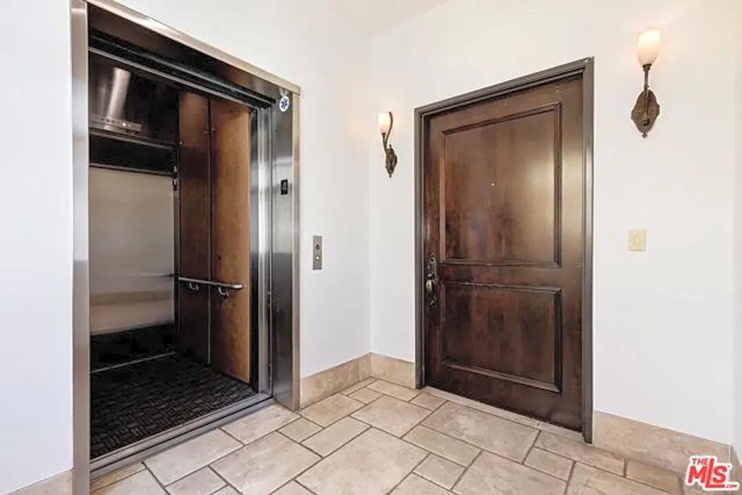 133 S Spalding Dr 133 S Spalding Dr unit 401 Beverly Hills, CA