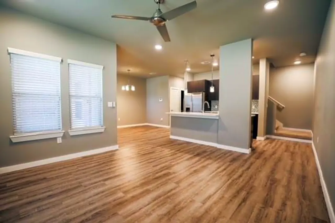 313 Tonga St, Dallas, TX Townhomes for Rent