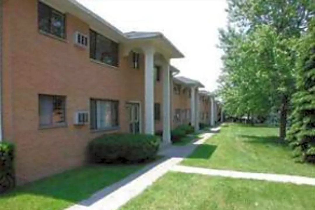 White Oaks 1729 Empire Blvd Webster Ny Apartments For Rent Rent Com