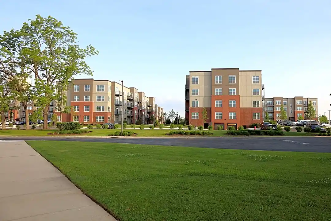 The residences at online hamilton lakes