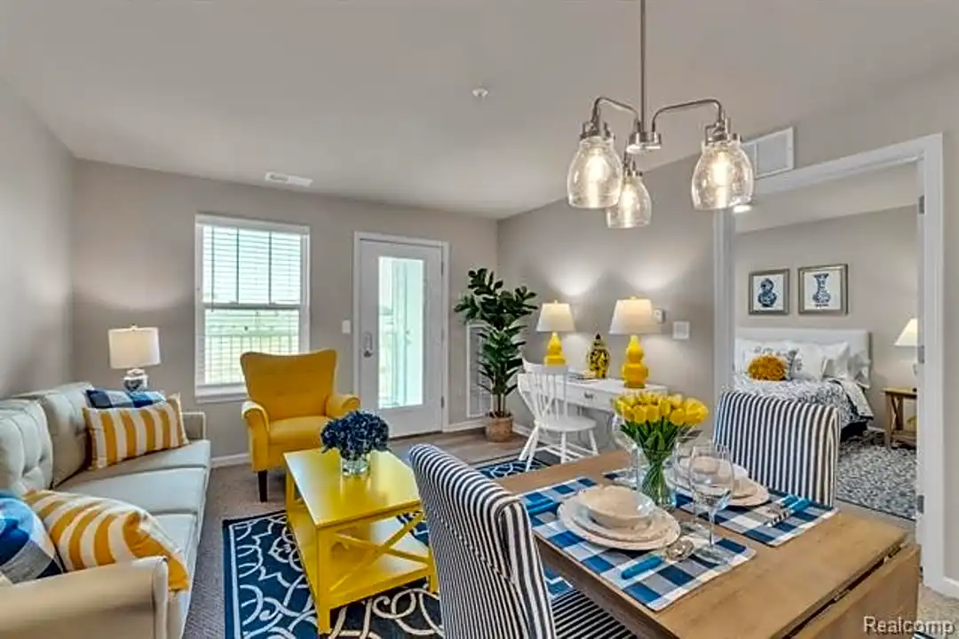 1957 S Telegraph Rd Condos Bloomfield Hills, MI 48302