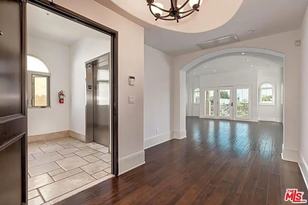 133 S Spalding Dr 133 S Spalding Dr unit 401 Beverly Hills, CA