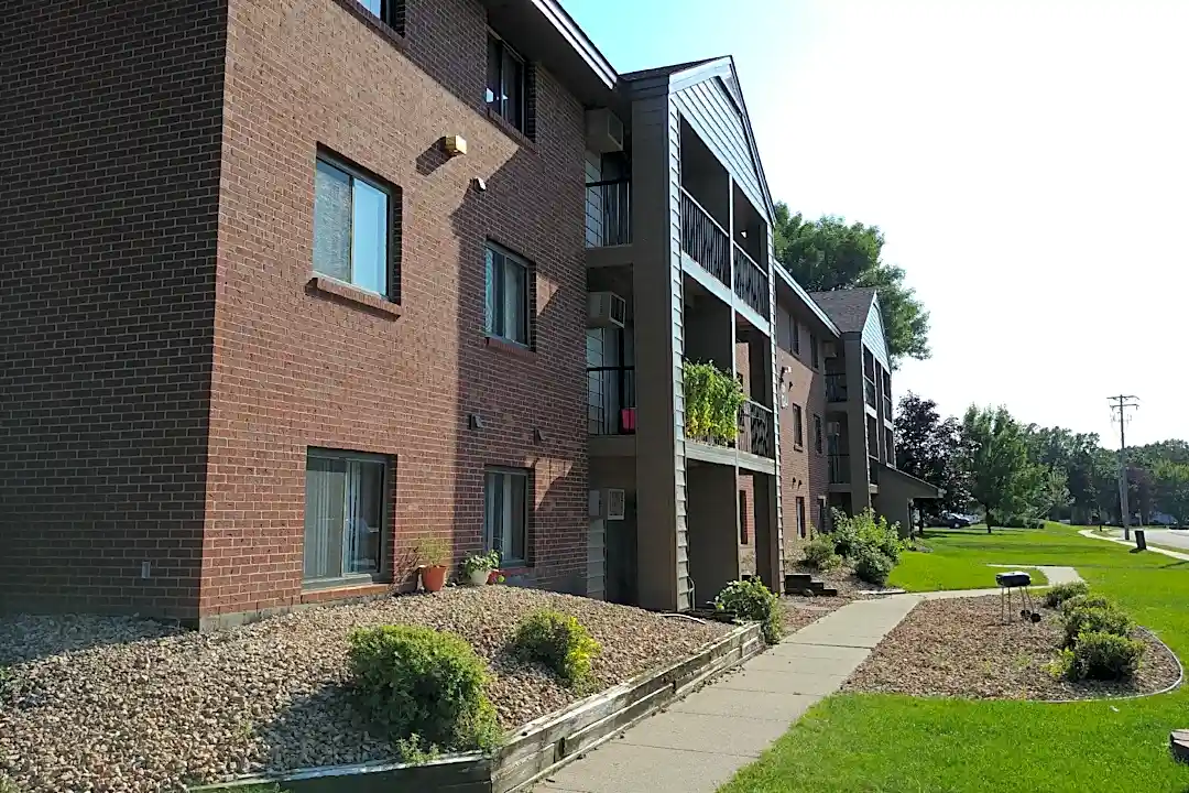 Executive Apartments 1244 E Saint Germain St Saint Cloud Mn Apartments For Rent Rent Com